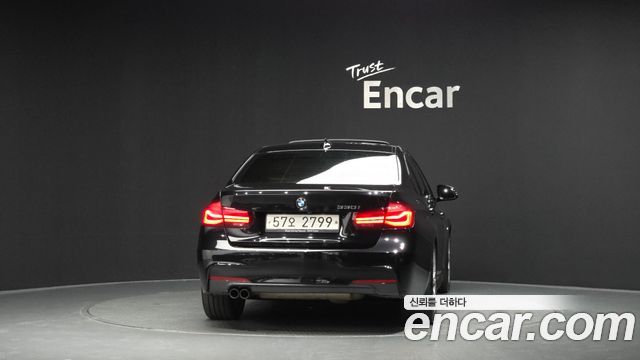 BMW 3-Series 330i M Sport Shadow