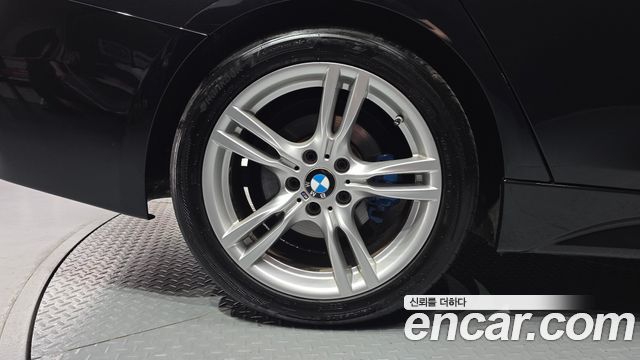 BMW 3-Series 330i M Sport Shadow