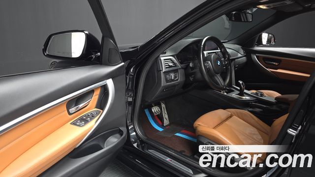 BMW 3-Series 330i M Sport Shadow