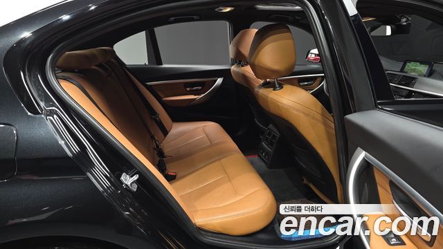 BMW 3-Series 330i M Sport Shadow