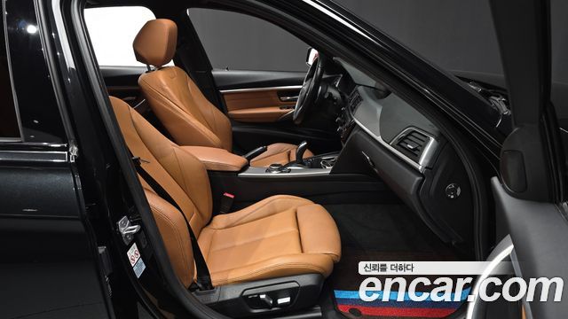 BMW 3-Series 330i M Sport Shadow