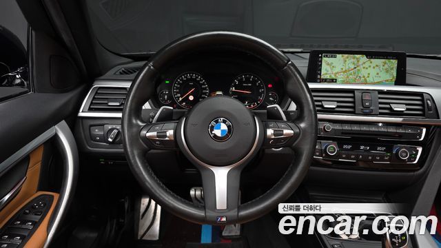 BMW 3-Series 330i M Sport Shadow