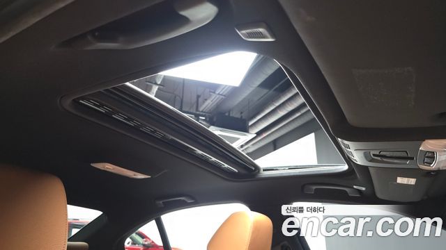 BMW 3-Series 330i M Sport Shadow