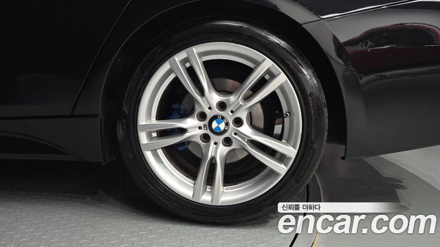 BMW 3-Series 330i M Sport Shadow