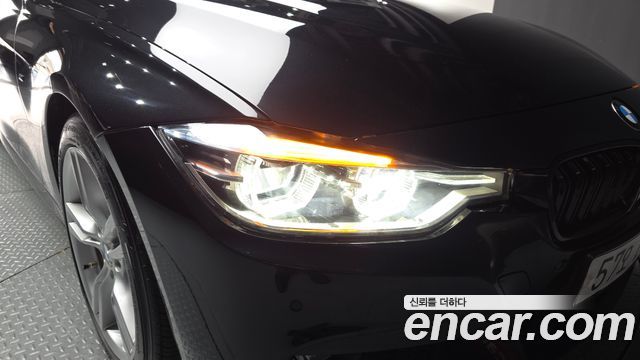 BMW 3-Series 330i M Sport Shadow