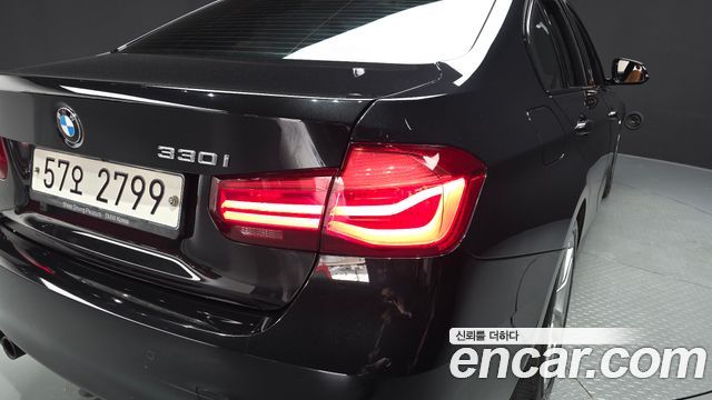 BMW 3-Series 330i M Sport Shadow