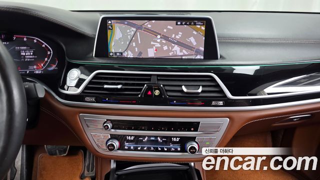 BMW 7-Series M760Li xDrive