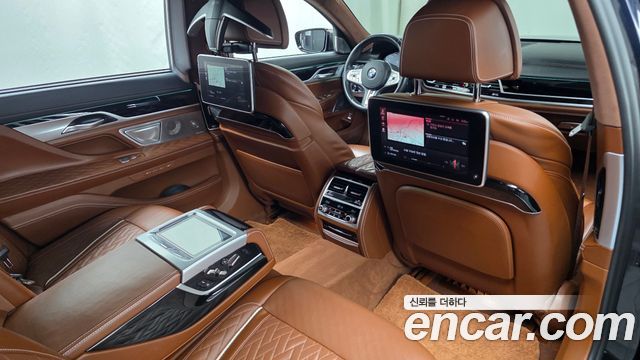 BMW 7-Series M760Li xDrive