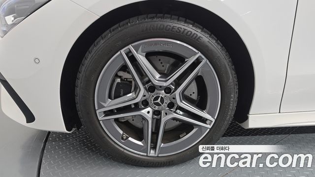 Mercedes-Benz CLA-Class CLA250 4MATIC