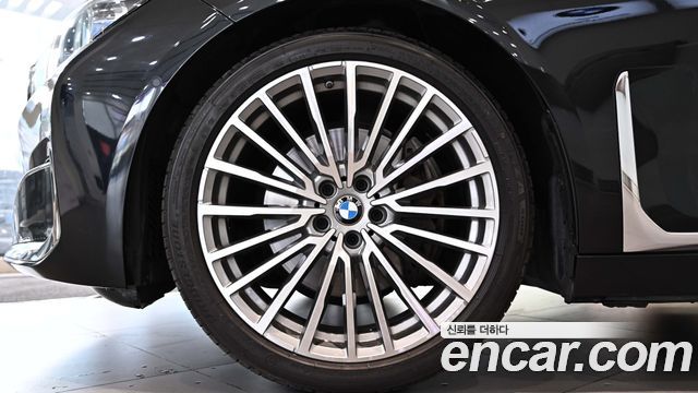 BMW 7-Series 740Li xDrive Design Pure Excellence