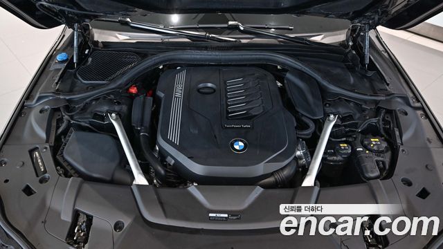 BMW 7-Series 740Li xDrive Design Pure Excellence