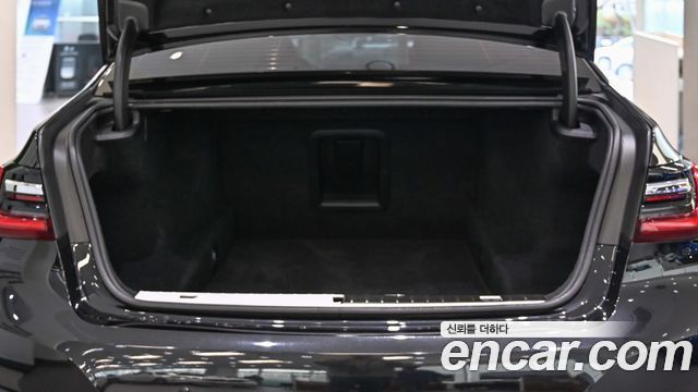 BMW 7-Series 740Li xDrive Design Pure Excellence