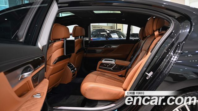 BMW 7-Series 740Li xDrive Design Pure Excellence