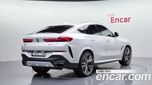 BMW X6 M50i
