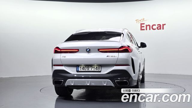 BMW X6 M50i