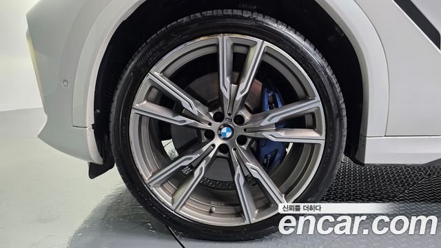 BMW X6 M50i