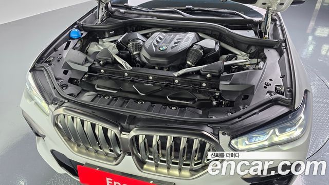 BMW X6 M50i