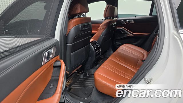 BMW X6 M50i