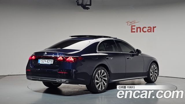 Mercedes-Benz E-Class E300 4MATIC Exclusive