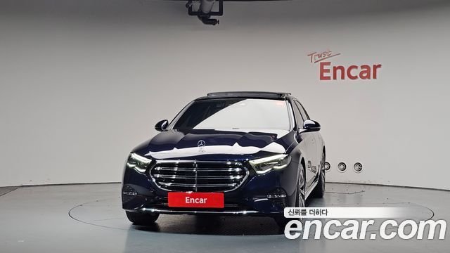 Mercedes-Benz E-Class E300 4MATIC Exclusive