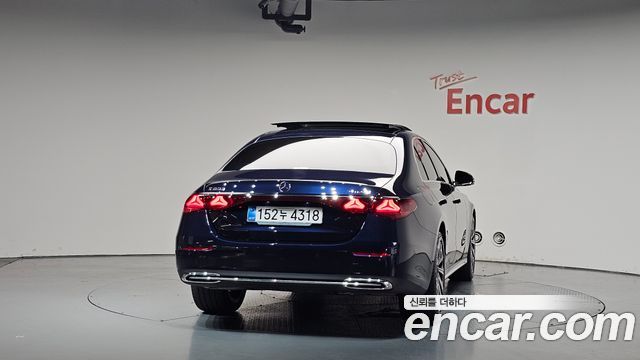 Mercedes-Benz E-Class E300 4MATIC Exclusive