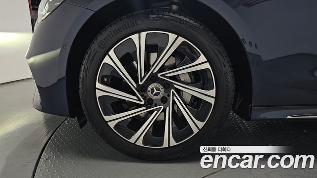 Mercedes-Benz E-Class E300 4MATIC Exclusive