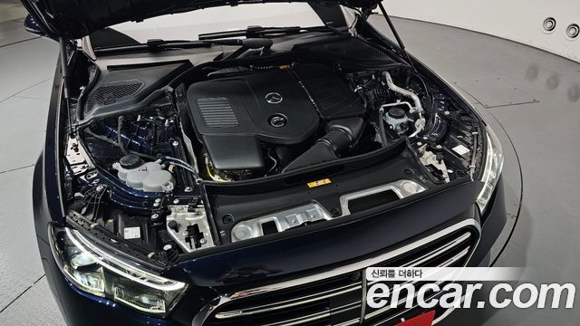Mercedes-Benz E-Class E300 4MATIC Exclusive