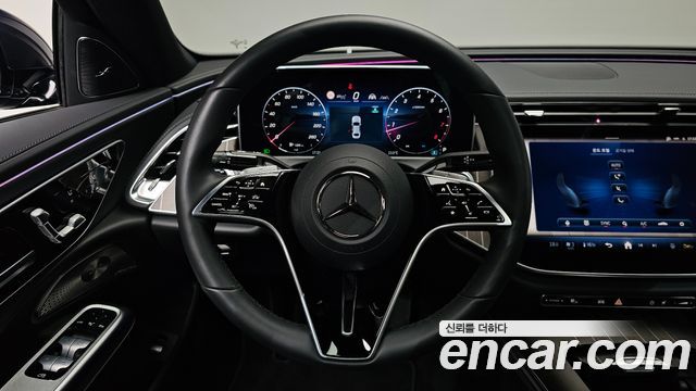 Mercedes-Benz E-Class E300 4MATIC Exclusive