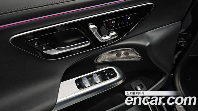 Mercedes-Benz E-Class E300 4MATIC Exclusive