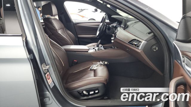 BMW 5-Series 530i xDrive M Sport Package Plus