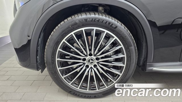 Mercedes-Benz GLC-Class GLC300 4MATIC AMG Line
