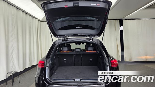 Mercedes-Benz GLC-Class GLC300 4MATIC AMG Line
