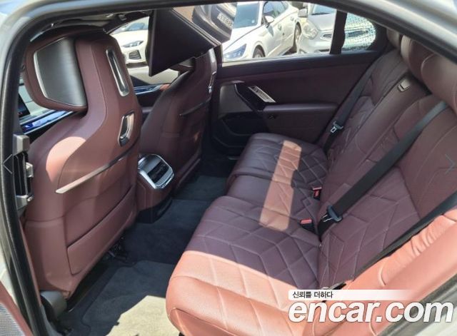 BMW 7-Series 740i sDrive Design Pure Excellence