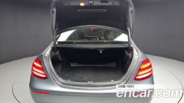 Mercedes-Benz E-Class E220d Exclusive
