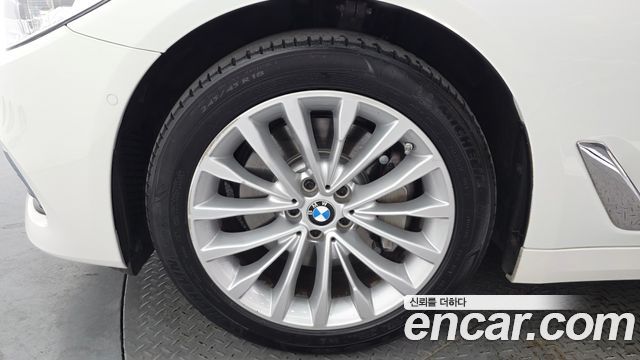 BMW 5-Series 530i xDrive Luxury Plus