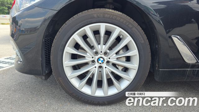 BMW 5-Series 530i xDrive Luxury Plus