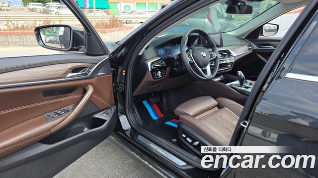 BMW 5-Series 530i xDrive Luxury Plus