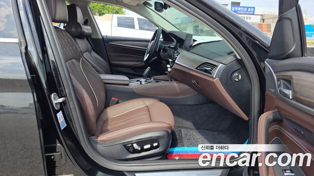 BMW 5-Series 530i xDrive Luxury Plus
