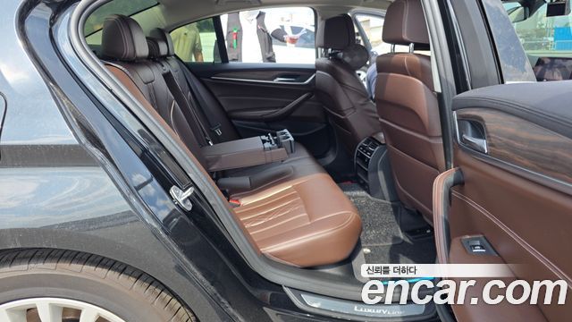 BMW 5-Series 530i xDrive Luxury Plus