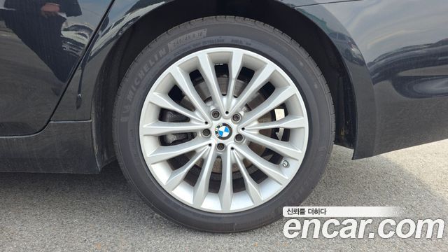BMW 5-Series 530i xDrive Luxury Plus