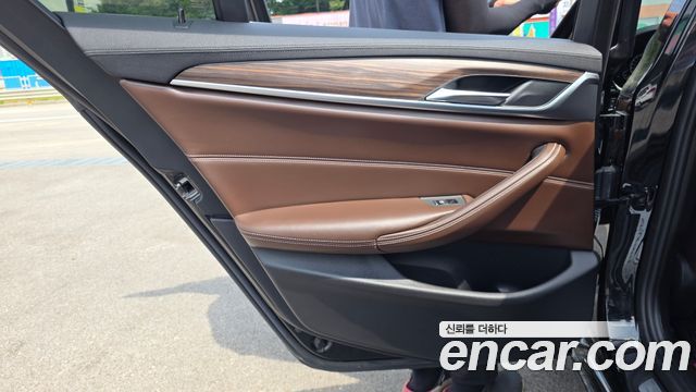 BMW 5-Series 530i xDrive Luxury Plus