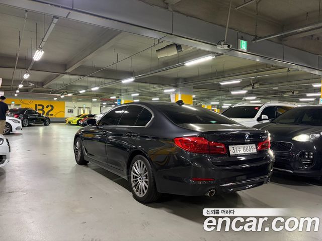 BMW 5-Series 520i Luxury