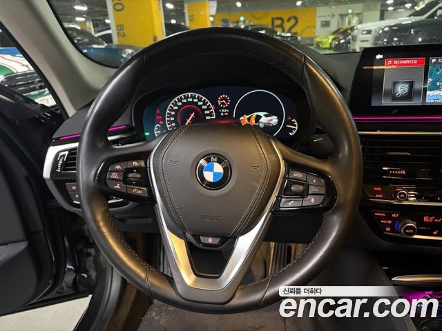 BMW 5-Series 520i Luxury