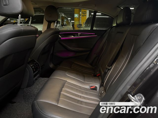 BMW 5-Series 520i Luxury
