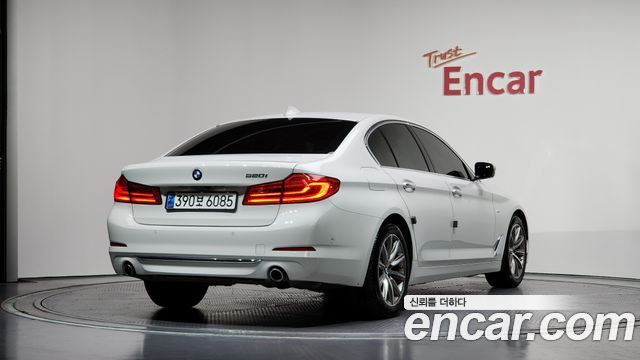 BMW 5-Series 520i Luxury