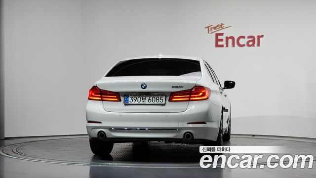 BMW 5-Series 520i Luxury