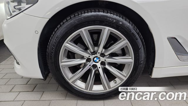 BMW 5-Series 520i Luxury