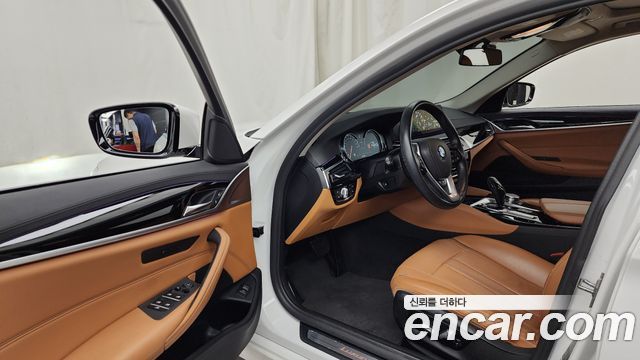 BMW 5-Series 520i Luxury