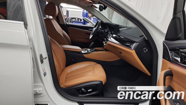 BMW 5-Series 520i Luxury