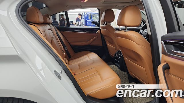 BMW 5-Series 520i Luxury